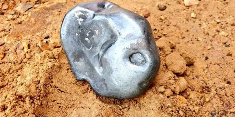 An image of the bright,. metallic meteorite that crashed in India. Image Credit: Twitter.