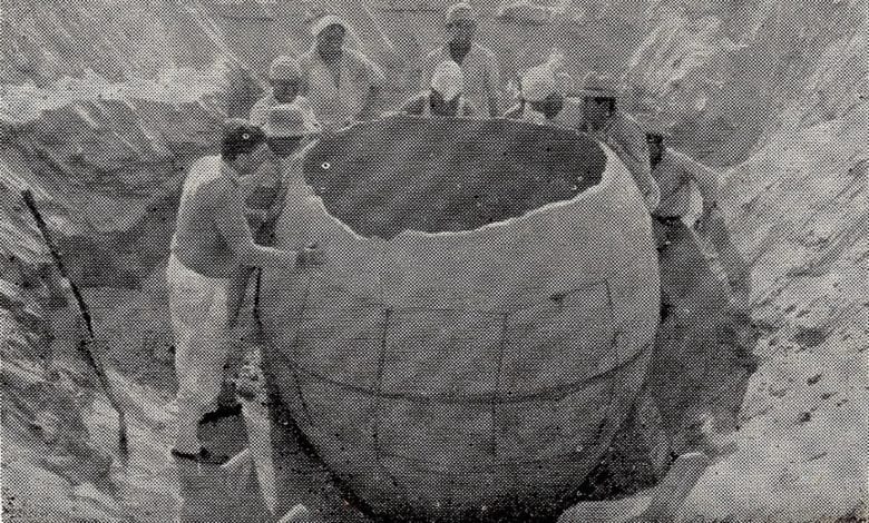An image of the massive clay pot discovered in Peru. Image Credit: Editora ItalPeru.