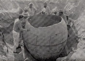 An image of the massive clay pot discovered in Peru. Image Credit: Editora ItalPeru.