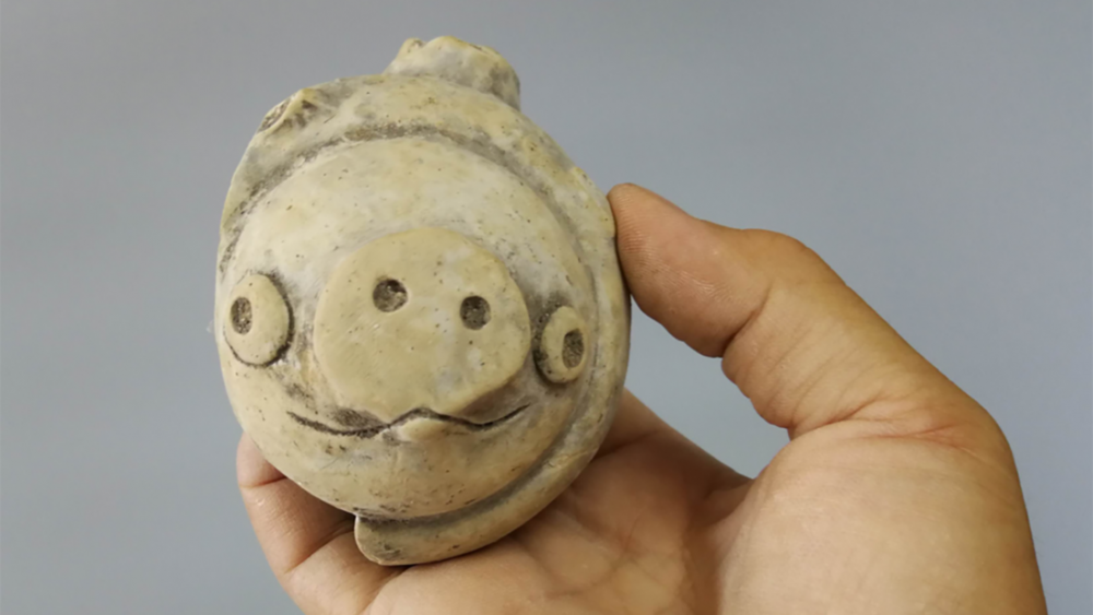 An image of the ancient figurine discovered by experts at the Guanghan Collective Ruins. The artifacts is believed to date back some 3,200 years. Image Credit: Weixin.