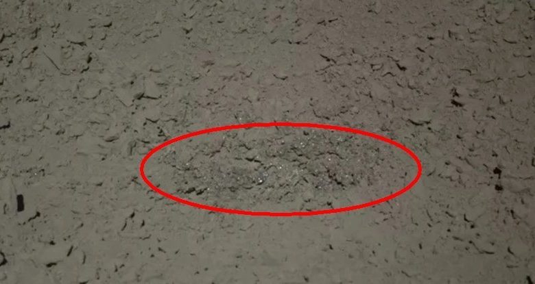 The odd "gel-like" material photographed by Yutu-2 circled in red. Image Credit: CNSA/CLEP.