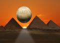 An illustration showing the Ostrich egg allegedly depicting the pyramids, and the Giza pyramids in the background. Image Credit and elements: Shutterstock / Curiosmos.