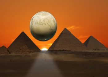 An illustration showing the Ostrich egg allegedly depicting the pyramids, and the Giza pyramids in the background. Image Credit and elements: Shutterstock / Curiosmos.