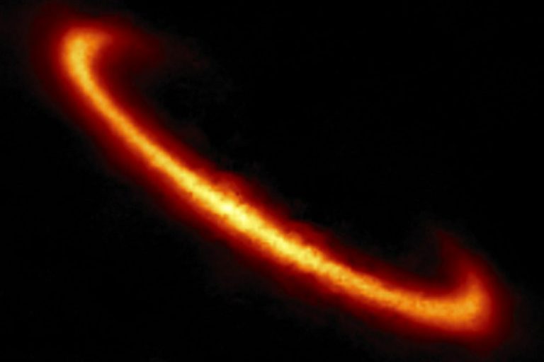 An image of ring of dust around planet. Image Credit: International Gemini Observatory, NOIRLab, NSF, AURA and Tom Esposito, UC Berkeley.