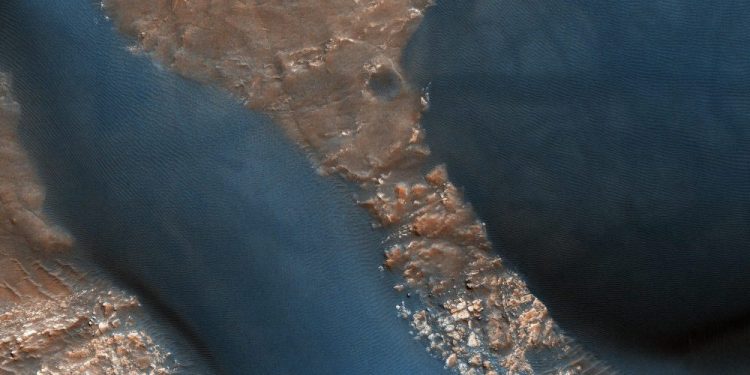 An image of active Dunes in Wirtz Crater. This image was taken by the HiRISE instrument on board on board the Mars Reconnaissance Orbiter. Image Credit: NASA/JPL-Caltech/University of Arizona.