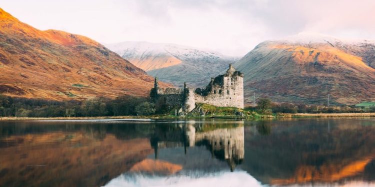 Kilchurn Castle, Scotland. Unsplash.