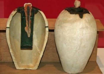 A Baghdad Battery displayed in a museum. Since several of these artifacts were stolen in 2003, few photographs have been published.