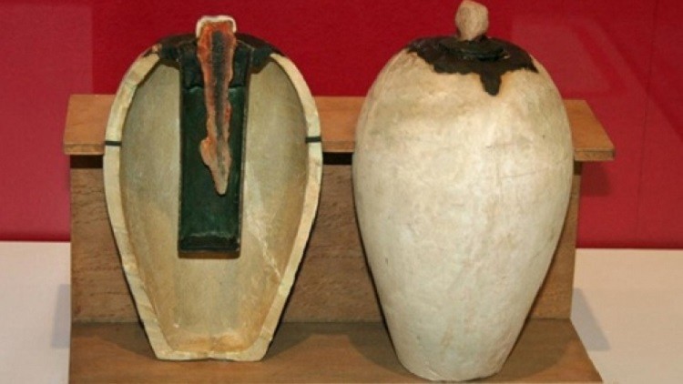A Baghdad Battery displayed in a museum. Since several of these artifacts were stolen in 2003, few photographs have been published.