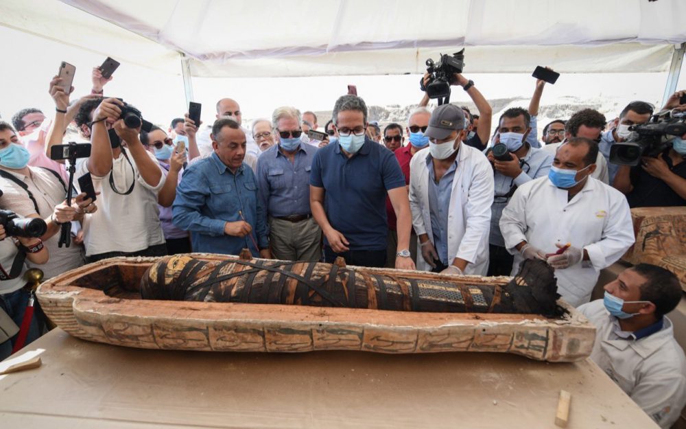 An image of one of the recently excavated sarcophagi from the royal necropolis of Saqqara and reporters and Egyptian high officials. Image Credit: Khaled El-Enany.