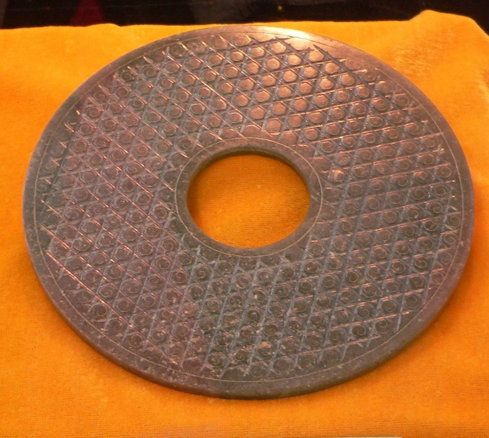 An ancient Chinese Bi Discs share striking similarities to the description of the Dropa Stones.