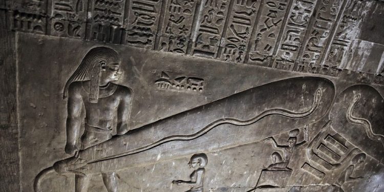 Electricity in Ancient Times? Is the Dendera Light the evidence we need or is it a complete hoax created by archaeologists? What about the mysterious Baghdad Batteries? Credit: Pinterest