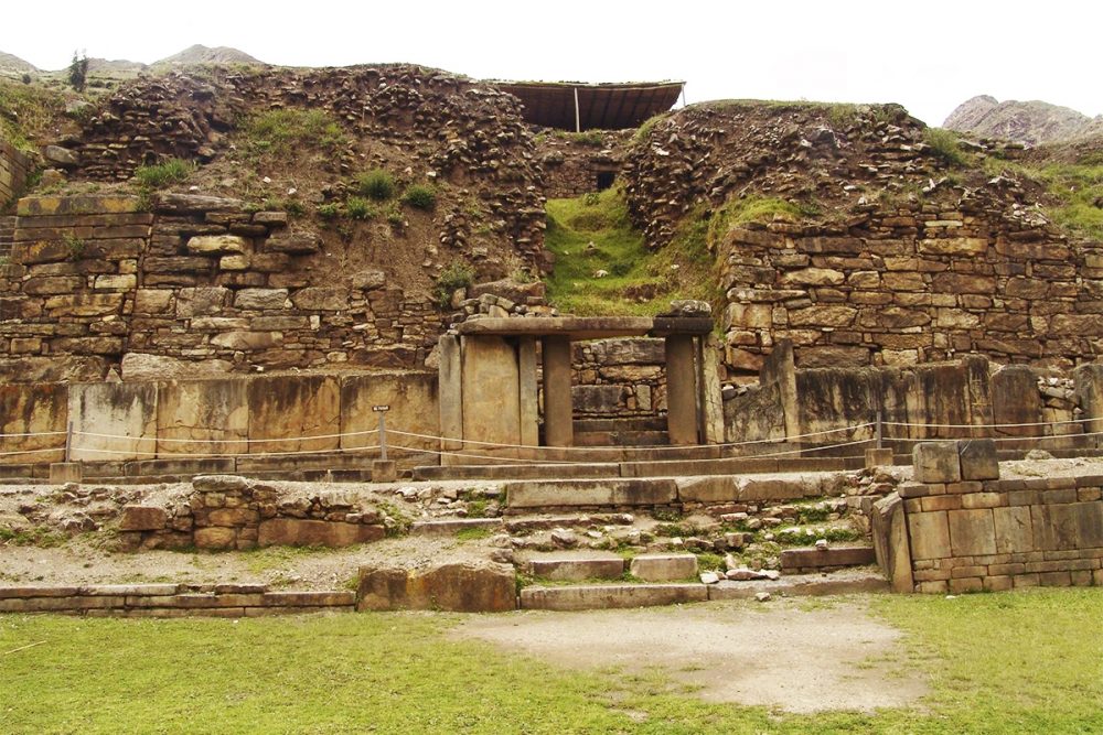 Front view of the remains of the castle in Chavin de Huantar. Source: Info Peru