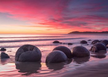 Mysterious stone spheres are located all over the world. The ones on the picture are from New Zealand. Credit: Megalithica.ru