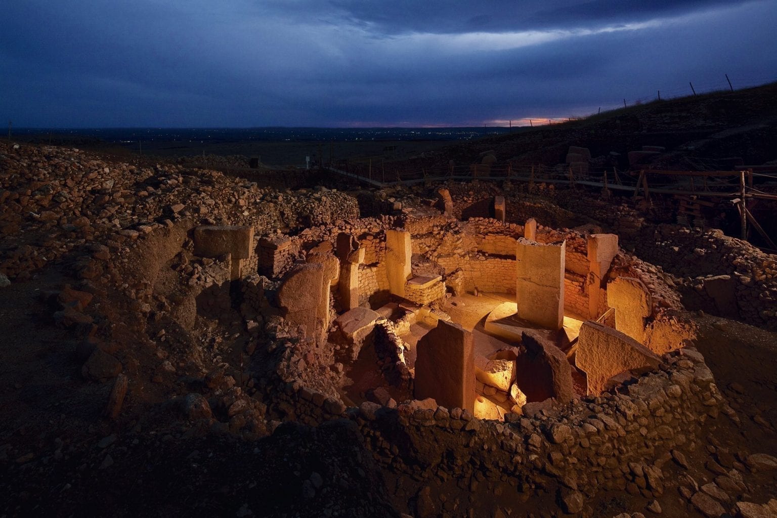 Did lost civilizations before history vanish in a forgotten global disaster? Gobekli Tepe is, by far, the oldest temple in the world and apparently, it is connected to a massive comet impact from around 13,000 years ago.