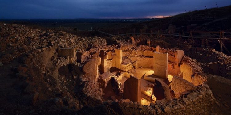 Gobekli Tepe is, by far, the oldest temple in the world and apparently, it is connected to a massive comet impact from around 13,000 years ago.