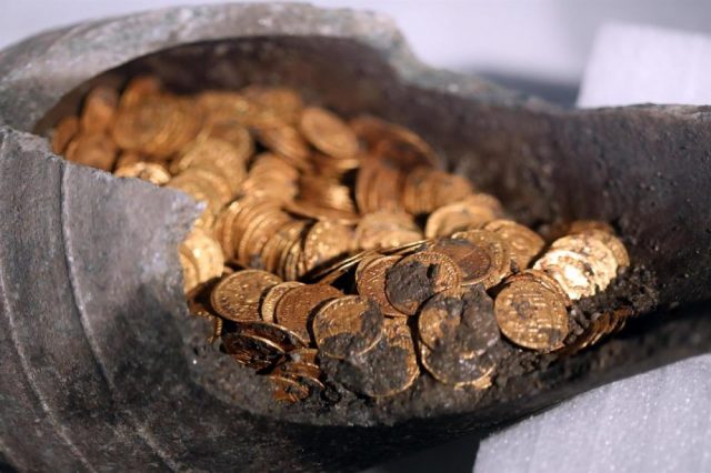 The majority of the coins were in pristine condition, protected by the sealed amphora. Credit: Italian Ministry of Culture