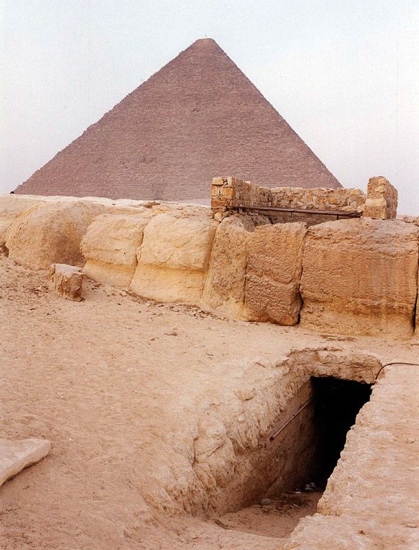 The forbidden entrance to the Osiris Shaft. Credit: Iramofpillars.com