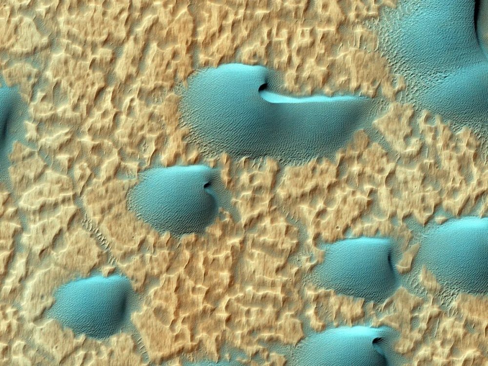 More dunes on the surface of Mars, this time from one of the oldest places on the planet - a crater in Noachis Terra. Credit: NASA, JPL, UNIVERSITY OF ARIZONA