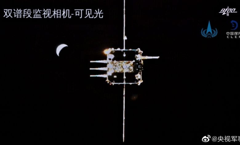 An amazing image I would like to remind you of. This is from shortly before the Chang'e 5 orbital docking. Credit: CNSA