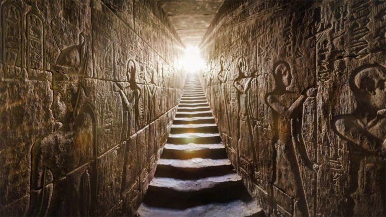 Inside the Temple of Horus at Edfu. Are there any doubts that ancient Egyptian writing is not the most magnificent hieroglyphic script? Credit: Ancient Origins