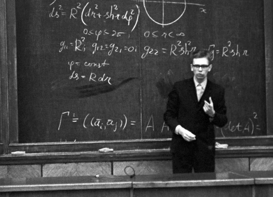 Anatoly Fomenko photographed during one of his lectures at the Lomonosov Moscow State University in 1972. Credit: All Thats Interesting