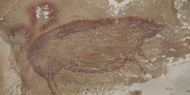 World's oldest animal cave painting of a warty pig. Credit: Maxime Aubert