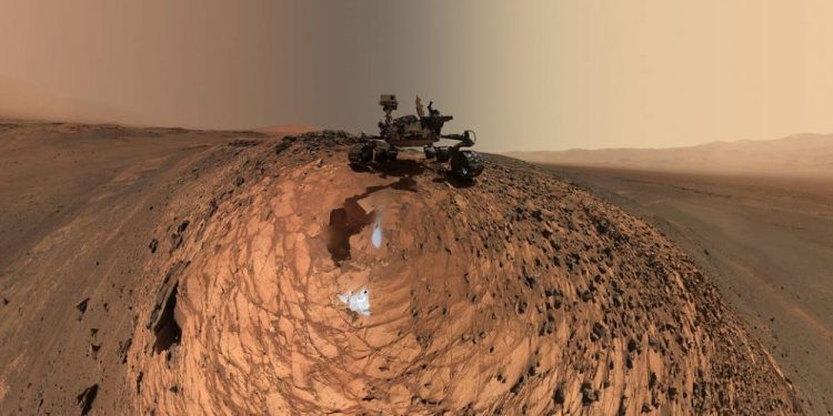 A low-angle "selfie" by the Curiosity Mars rover from one of the sample collection missions in the Gale Crater. Credit: NASA/JPL-Caltech/MSSS