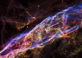 This magnificent Hubble image shows the Veil Nebula, one of the most studied supernova remnants in the universe. Credit: NASA, ESA, and the Hubble Heritage Team (STScI/AURA)
