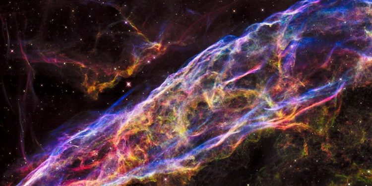 This magnificent Hubble image shows the Veil Nebula, one of the most studied supernova remnants in the universe. Credit: NASA, ESA, and the Hubble Heritage Team (STScI/AURA)