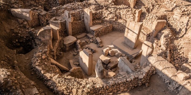 High-quality shot of the beautiful megalithic circle at the center of Gobekli Tepe, filled with pillars. Credit: Shutterstock