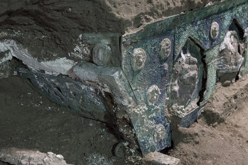 See the elegant and intricate details on the chariot. Can you imagine how magnificent it must have been once. Credit: Luigi Spina / Parco Archeologico di Pompei