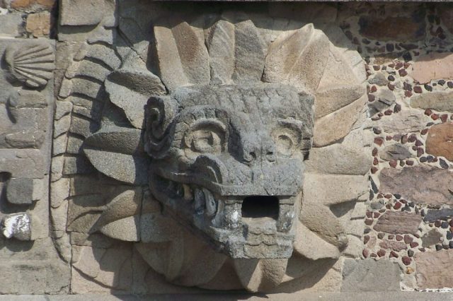 A carving of the feathered serpent at Teotihuacan. Image Credit: Wikimedia Commons.