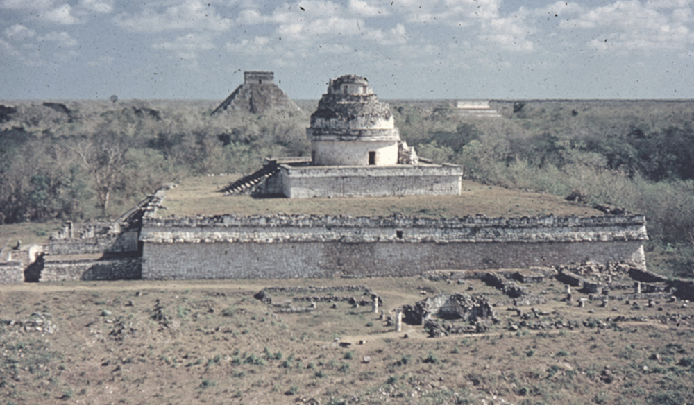 A panorama image showing El Castillo and the Pyramid of El Castillo in the distance. Image Credit: Octavio Medellin / Wikimedia Commons.
