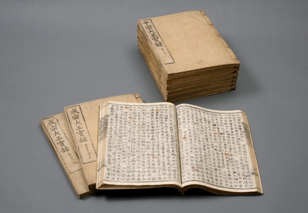 The Joseon Dynasty Annals present the history of the entire dynasty from 1413 to 1865 in a total of 1893 volumes. Credit: Google Arts and Culture