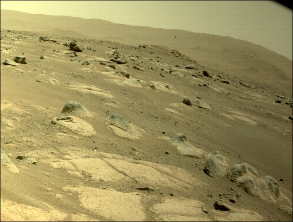 Photo of Ingenuity taken by the rover during the fourth flight. Credit: NASA / JPL-Caltech