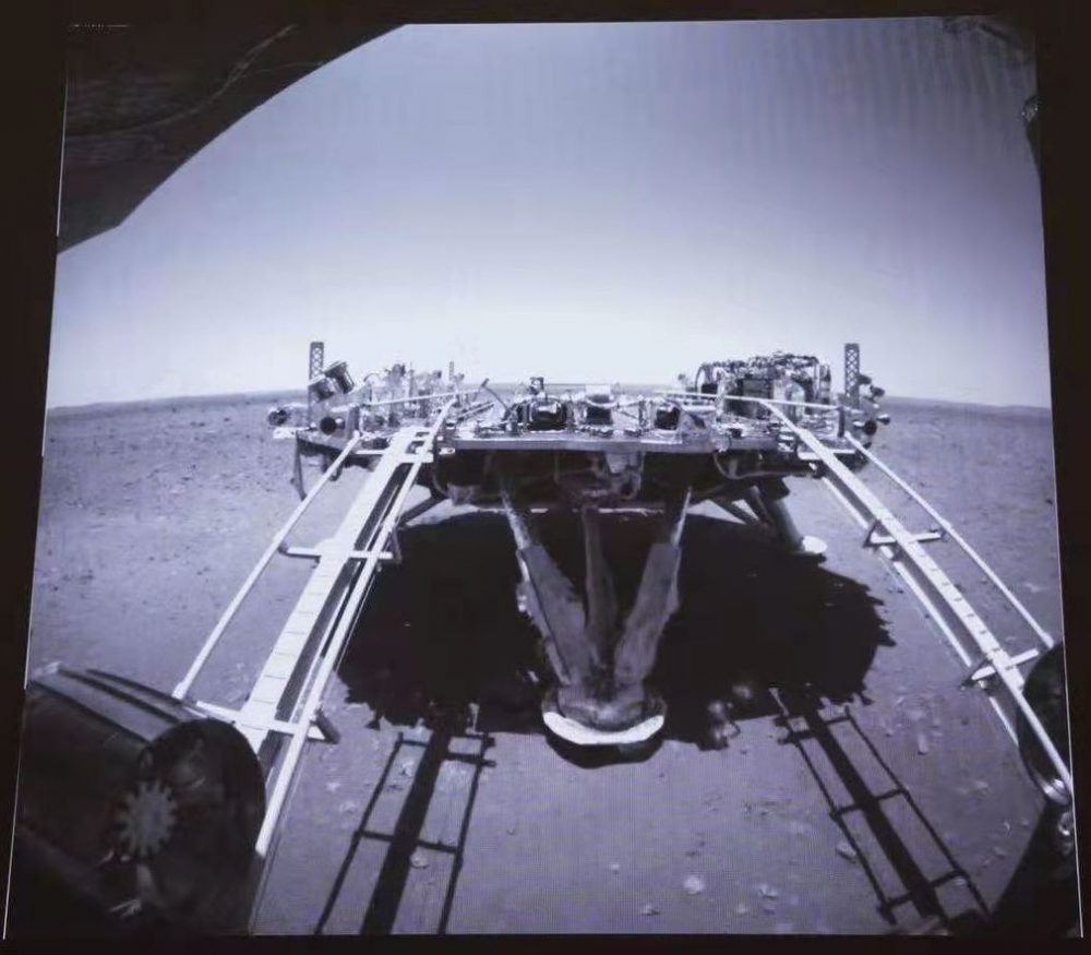 The entire image from the Zhurong rover shown above. CNSA / PEC