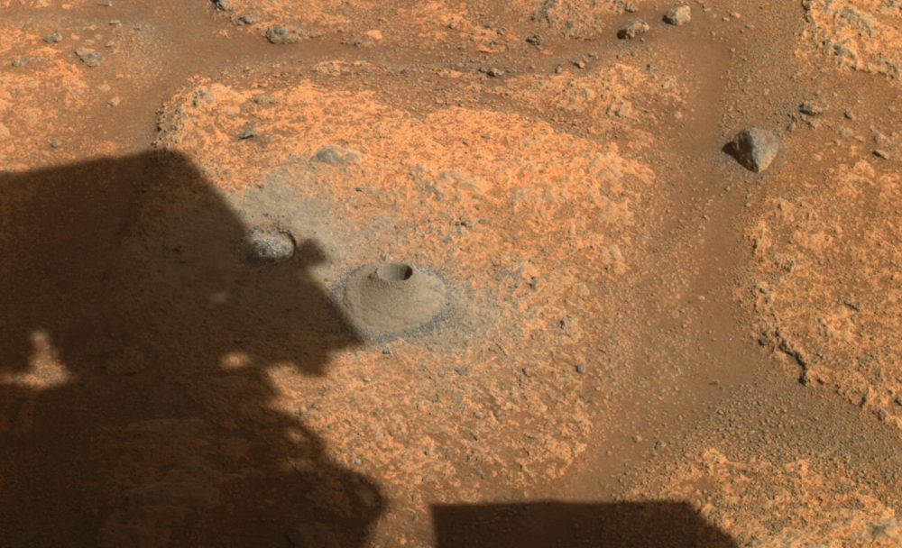 The hole Perseverance drilled in the ground. Credit: NASA / JPL-Caltech