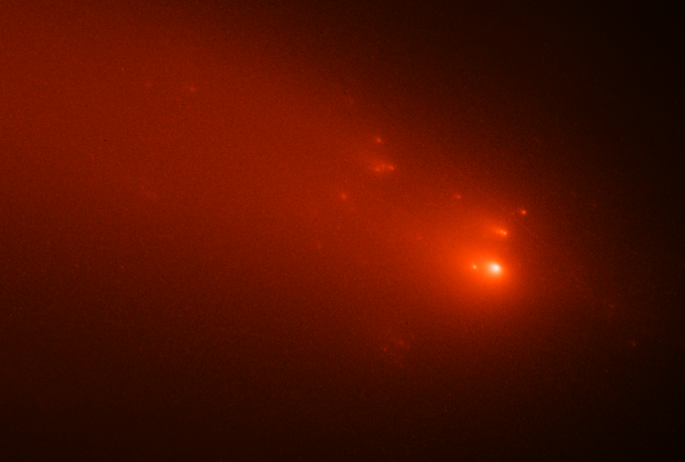 The breakup of the nucleus of Comet Atlas. Credit: NASA, ESA, Quanzhi Ye (UMD); Image Processing: Alyssa Pagan (STScI)