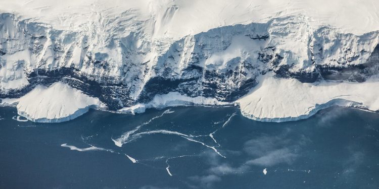 Scientists have linked the Maori arrival to New Zealand to the increase in carbon emissions in Antarctica. Credit: Jumpstory