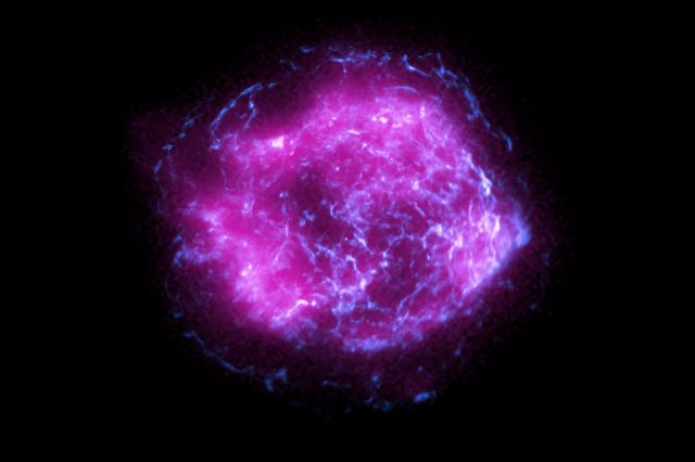 X-ray image of Cassiopeia A from the IXPE (magenta) and Chandra (blue) telescopes. Credit: NASA/CXC/SAO/IXPE