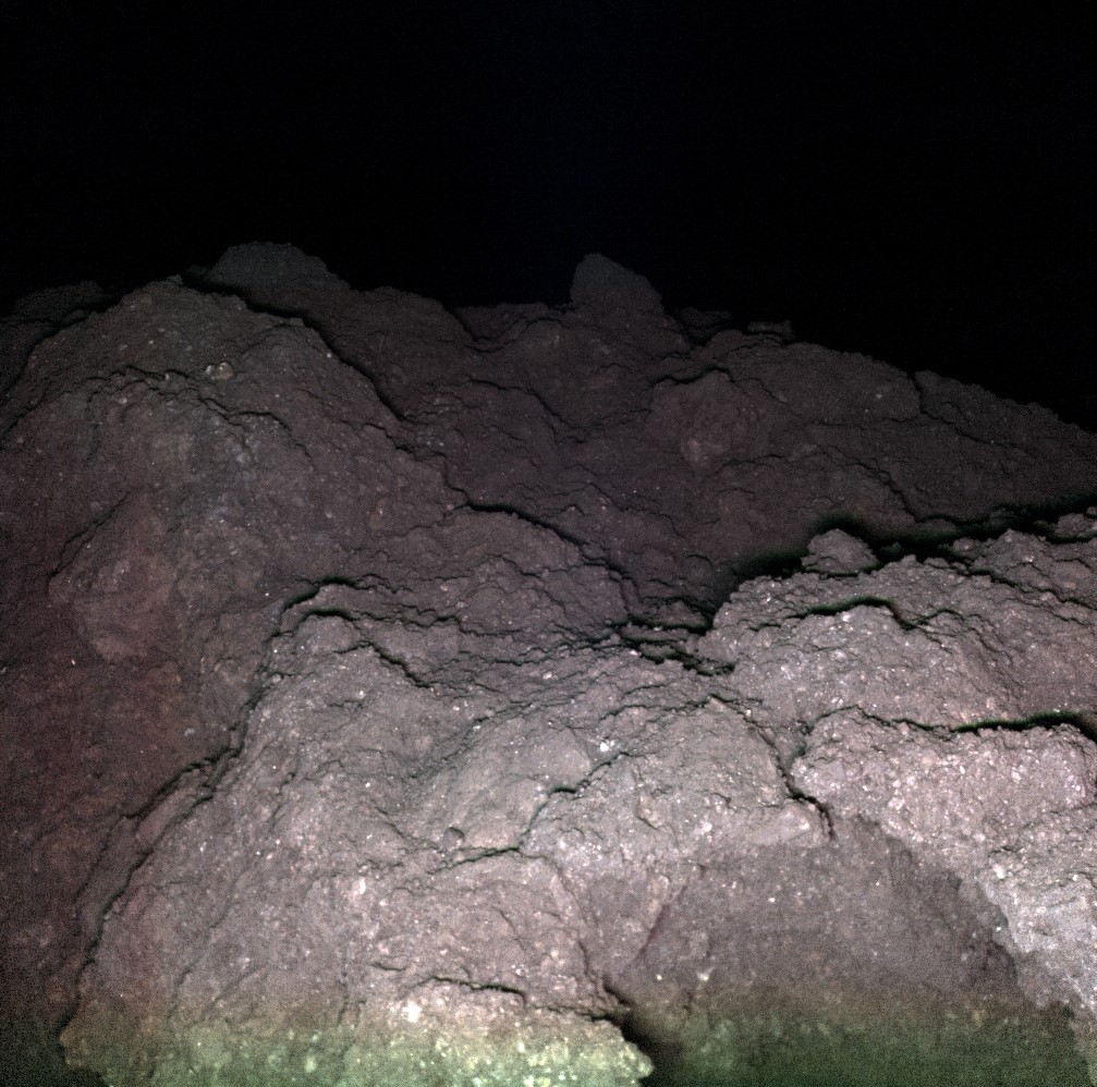 Close-up image of the rocks and soil on asteroid Ryugu. Credit: MASCOT/DLR/JAXA