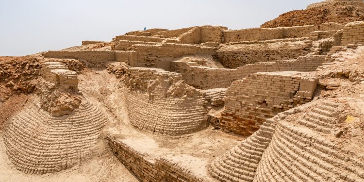 Larkana Mohenjo Daro Archaeological UNESCO World Heritage View. Depositphotos.