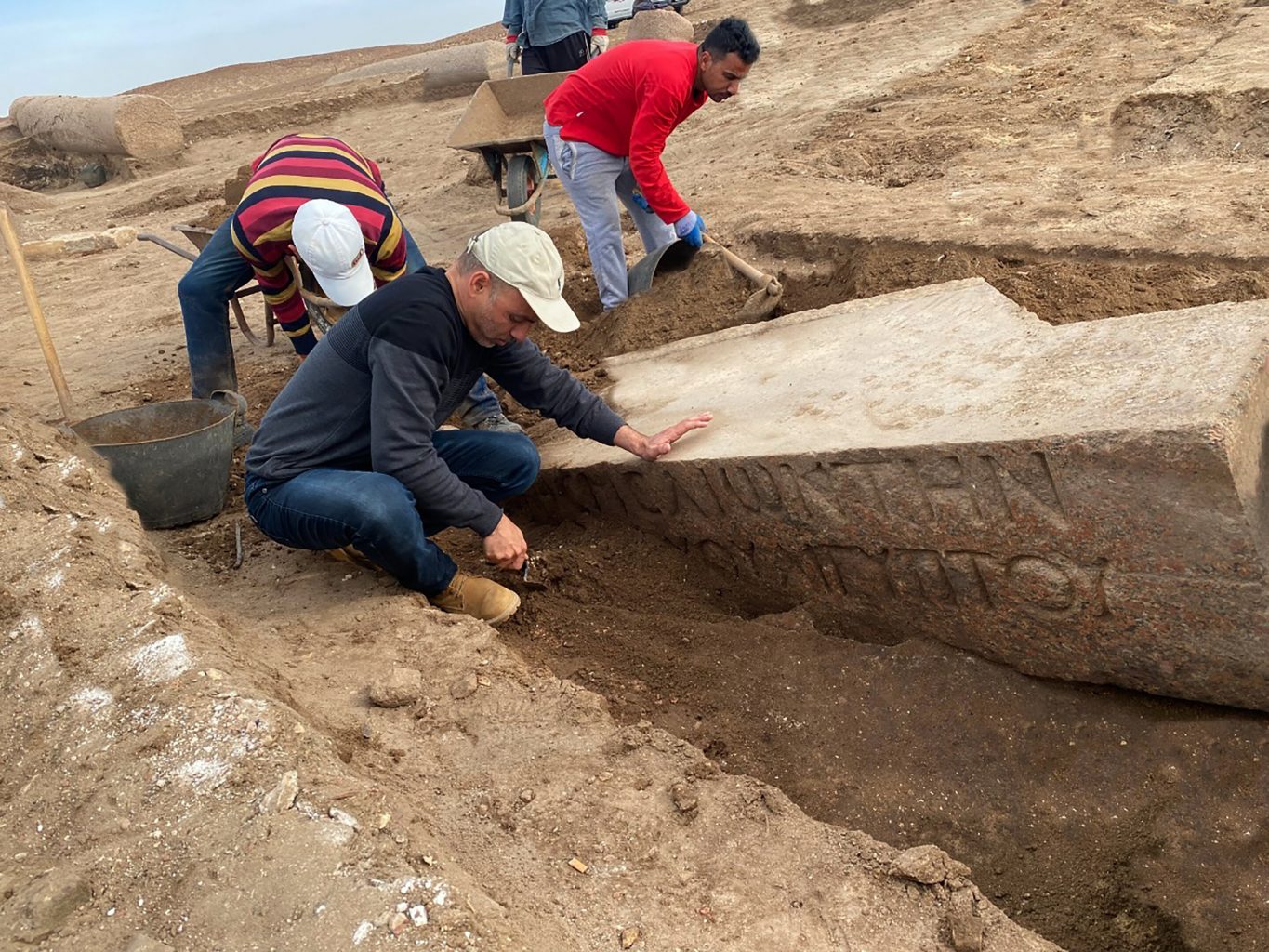 Archaeologists working in the ruins of the Temple of Zeus. Credit: Egyptian Tourism and Antiquities Ministry