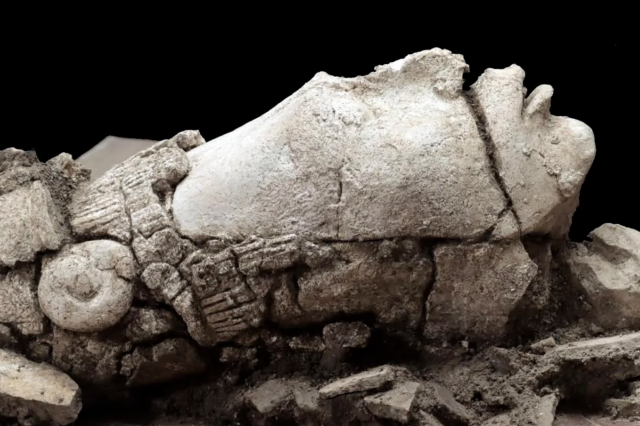 A photograph of the statue showing an elongate s head of Nal, the ancient Maya Maize God. Gibrán Huerta / INAH.