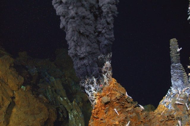 An image of an underwater hydrothermal vent. Image Credit: Woods Hole Oceanographic Institution.