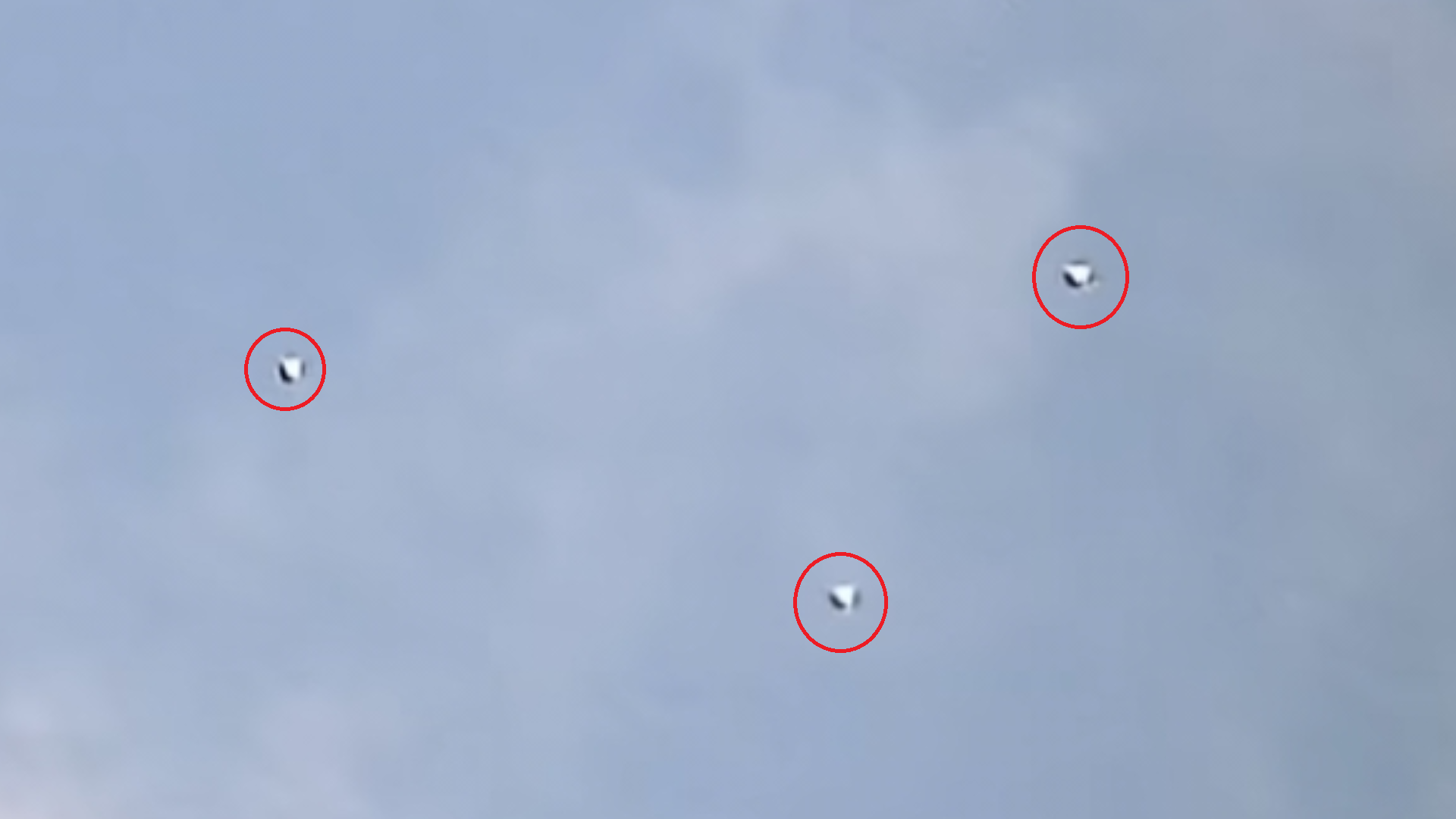 A photograph showing the alleged UFOs over London. Image Credit> UFO Sightings Footage.