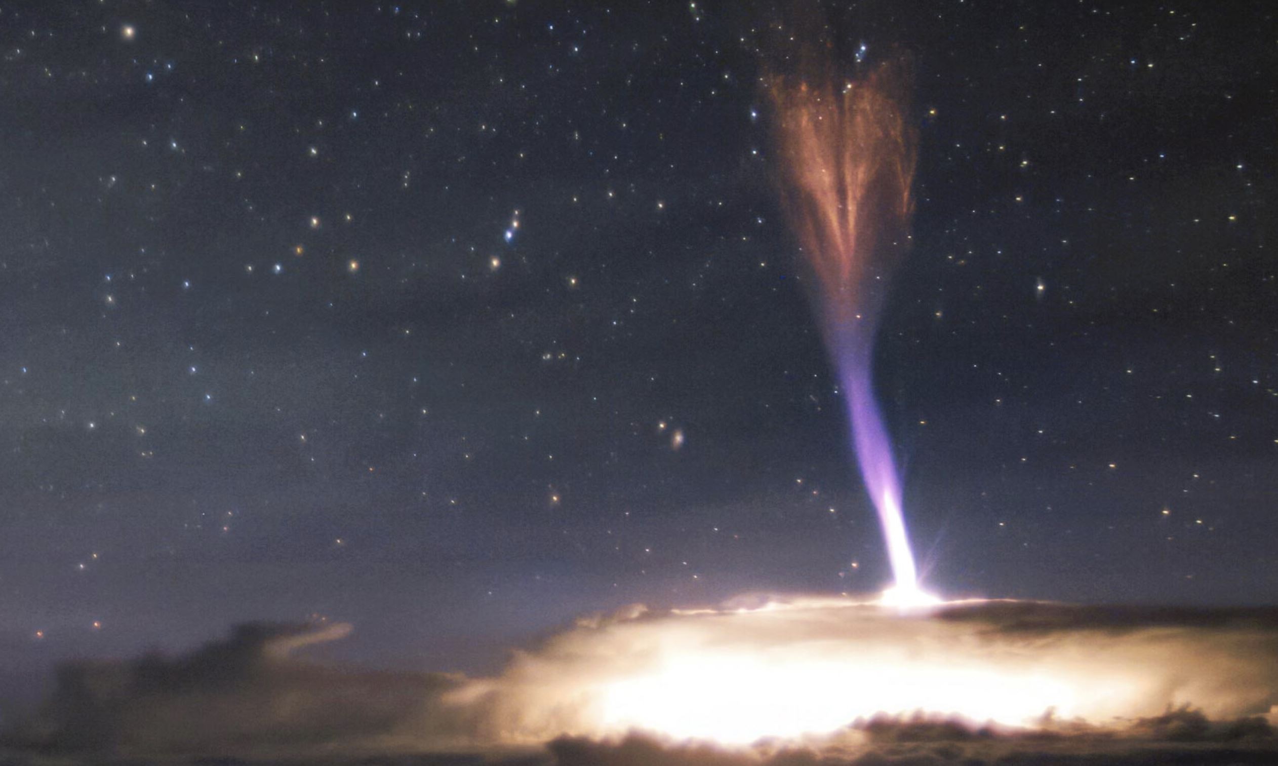 An image of a giant jet. This was captured by Gemini Norths Nighttime Cloud Camera. Credits: International Gemini Observatory/NOIRLab/NSF/AURA/A. Smith.