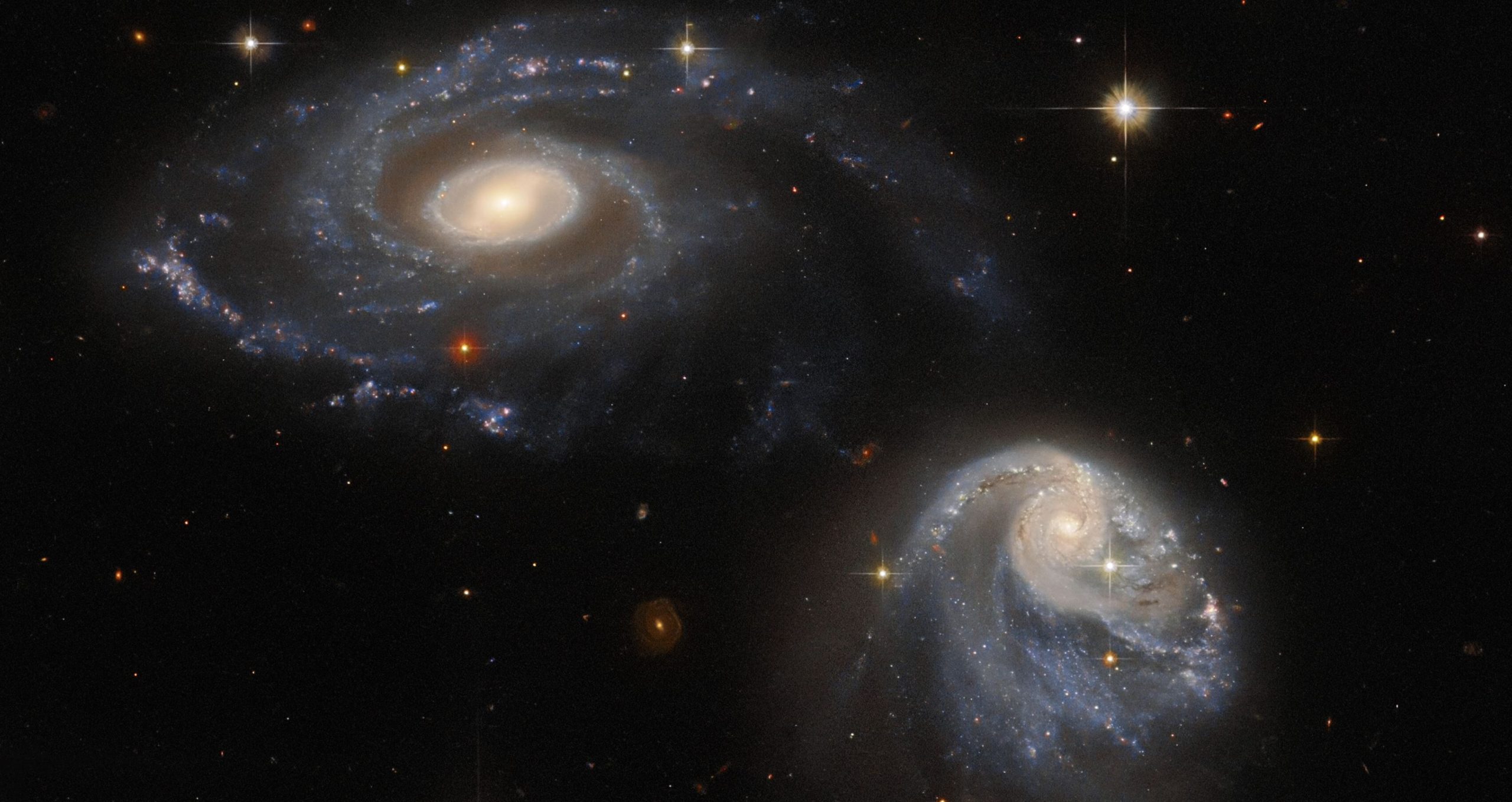 A cropped image of the galactic pair Arp-Madore 608-333. Image Credit: ESA/Hubble & NASA, Dark Energy Survey/Department of Energy/Fermilab/Dark Energy Camera (DECam)/Cerro Tololo Inter-American Observatory/NOIRLab/AURA.