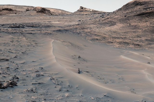 A view of the location where Curiosity recently arrived at. Credit: NASA/JPL-Caltech/MSSS