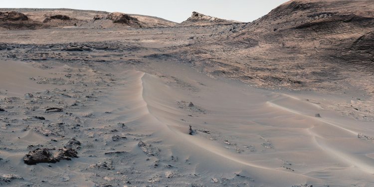 A view of the location where Curiosity recently arrived at. Credit: NASA/JPL-Caltech/MSSS